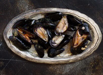 Fresh uncooked mussels