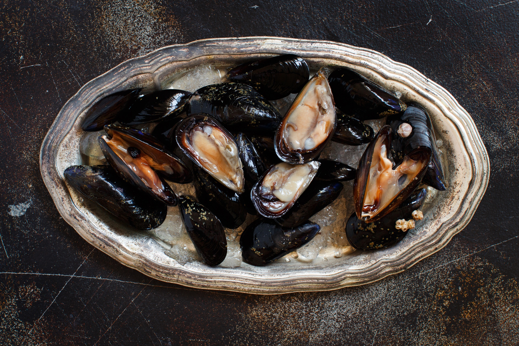 Fresh uncooked mussels